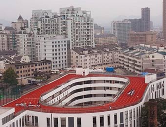 浙江天臺一小學建成中國首個空中操場