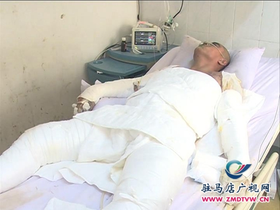 特別關(guān)注：深夜火災(zāi)一家三口兩人重傷，同窗好友集體救助_20141214203228.JPG