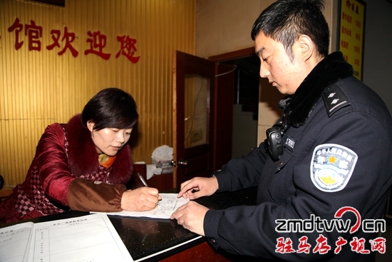 平輿縣公安局解放街派出所民警開(kāi)展消防安全大檢查