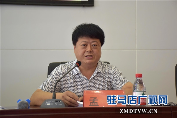 5、駐馬店市科技學(xué)校常務(wù)副校長孟軍宣讀《關(guān)于實施“你的第二成長大學(xué)—高級技能人才培養(yǎng)計劃”的工作方案》；.jpg