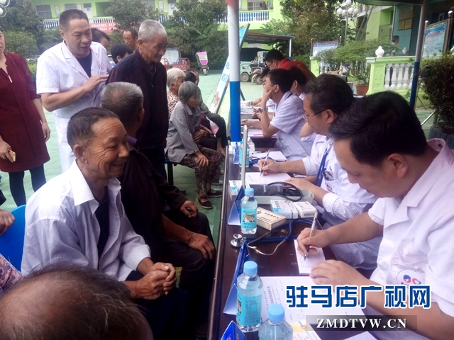 3、根據(jù)不同病情免費(fèi)發(fā)放藥品.jpg