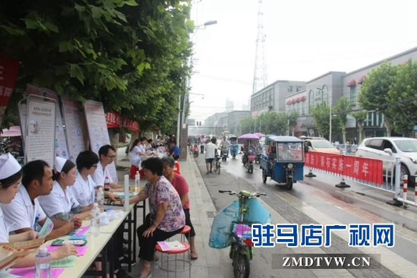 泌陽縣舉行慶?！吨嗅t(yī)藥法》實施一周年義診宣傳活動
