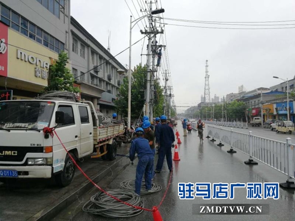 泌陽(yáng)：暴雨突襲電路毀壞 電力職工奮力搶修