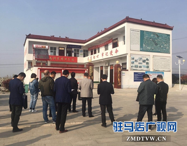 中央、省直主要媒體到泌陽縣調研“四議兩公開”工作法