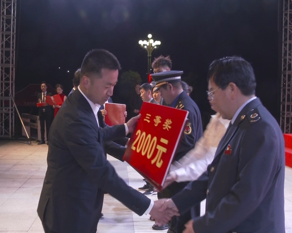 西平縣舉行慶“五一”中國夢(mèng)大合唱
