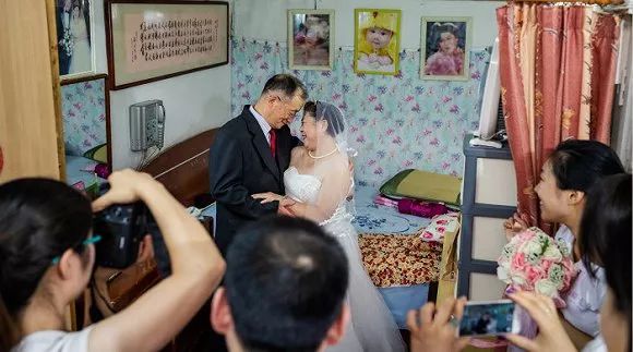 內(nèi)斂、奢靡與偽裝：中國(guó)人如何在鏡頭前表達(dá)愛(ài)情？ 