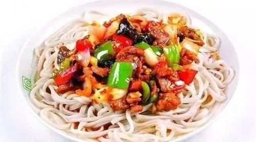深夜食堂：攢勁弟弟帶你吃！烏魯木齊十大經(jīng)典拌面館，咱新疆人就好這口... 