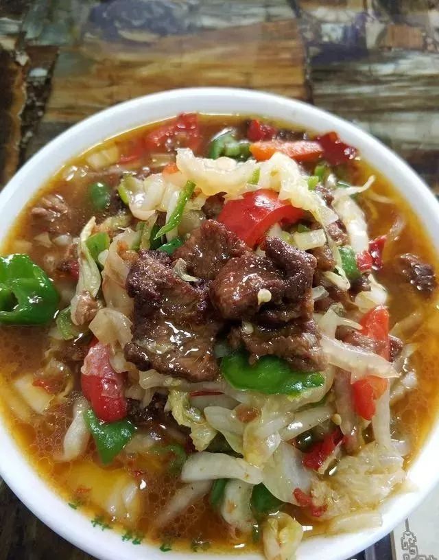 深夜食堂：攢勁弟弟帶你吃！烏魯木齊十大經(jīng)典拌面館，咱新疆人就好這口... 