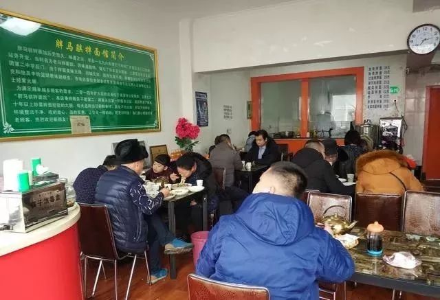 深夜食堂：攢勁弟弟帶你吃！烏魯木齊十大經(jīng)典拌面館，咱新疆人就好這口... 