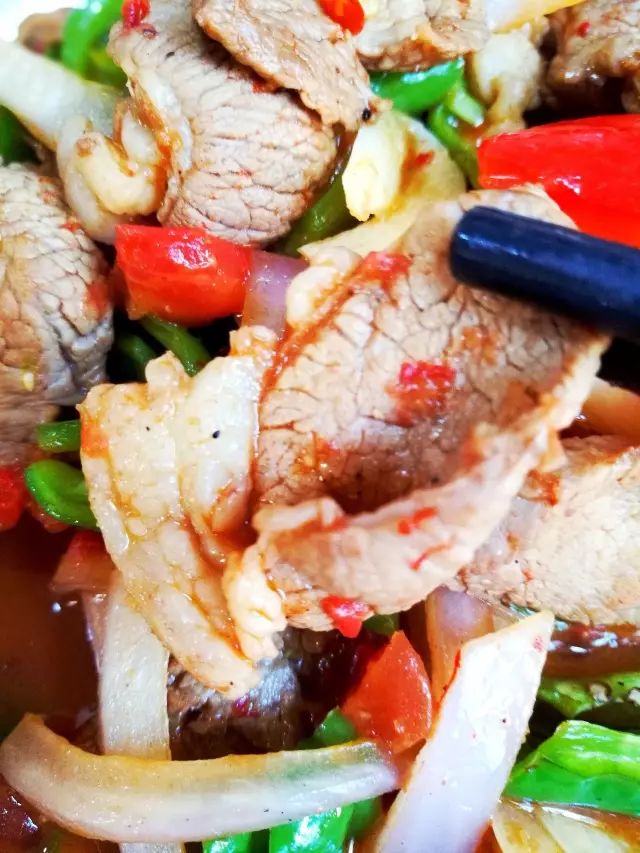 深夜食堂：攢勁弟弟帶你吃！烏魯木齊十大經(jīng)典拌面館，咱新疆人就好這口... 
