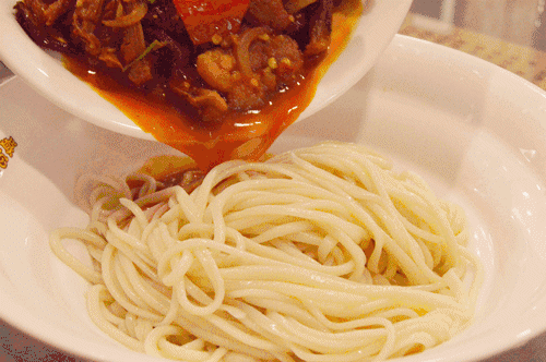 深夜食堂：攢勁弟弟帶你吃！烏魯木齊十大經(jīng)典拌面館，咱新疆人就好這口... 