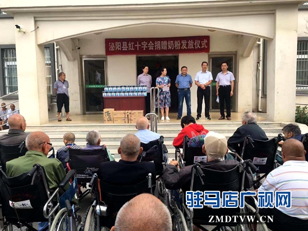 泌陽(yáng)縣紅十字會(huì)給特困群眾發(fā)放人道救助物資 