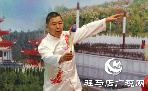 河南省第十三屆老年人體育健大會柔力球交流活動在汝南舉行