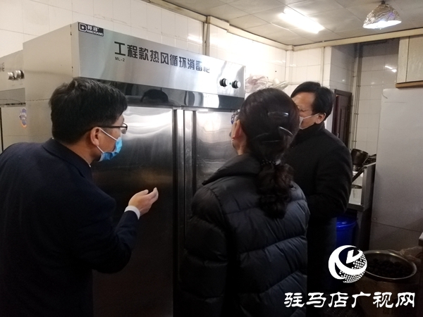 市市場監(jiān)管局督查定點餐飲企業(yè)：后廚就是你們的防疫戰(zhàn)線！