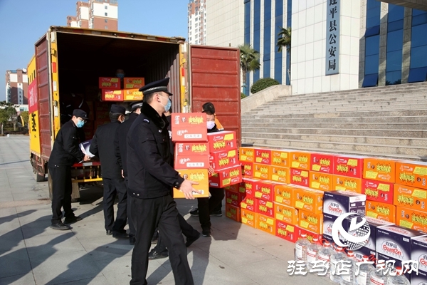 遂平縣快遞協(xié)會(huì)向遂平縣公安局捐贈(zèng)抗疫愛心物資