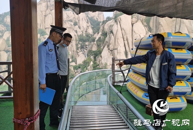 遂平縣公安局嵖岈山風景區(qū)派出所開展“中秋、國慶”節(jié)前旅游景區(qū)安全檢查工作