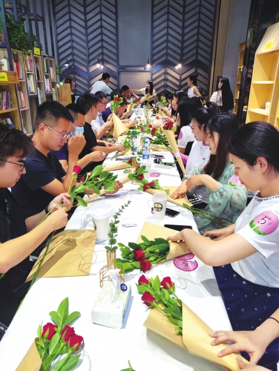 年輕人“上頭”的新式相親： 在劇本殺、脫口秀中找愛(ài)情