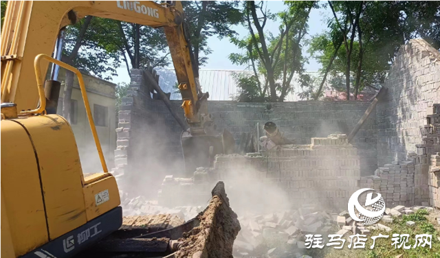 泌陽縣郭集鎮(zhèn)：整治殘垣斷壁，全面提升人居環(huán)境