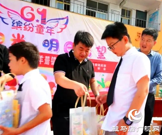 泌陽縣：愛心捐贈(zèng) 情暖校園