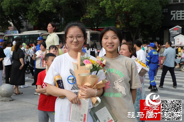 高考結(jié)束了！看泌陽(yáng)考點(diǎn)這些溫暖瞬間