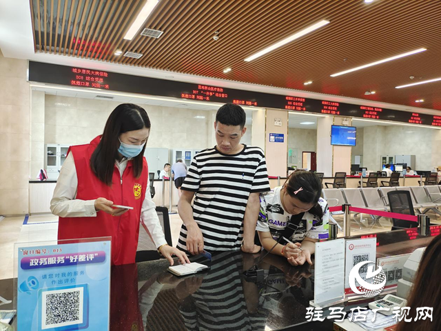 泌陽(yáng)：特殊夫妻為殘聯(lián)窗口的工作人員豎起大拇指