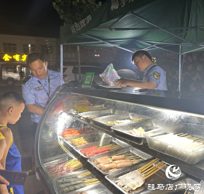 泌陽縣郭集鎮(zhèn)市場監(jiān)管所開展夜市檢查，守護(hù)人間“煙火氣”