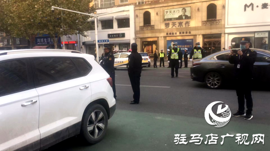 西平縣：整治車(chē)輛亂停亂放，化解群眾“煩心事”