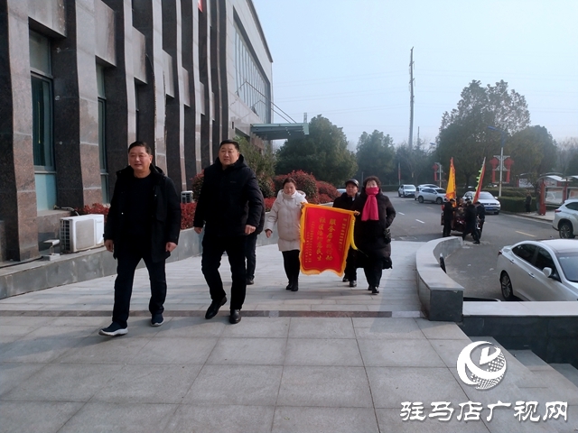 西平縣：隆冬自發(fā)贈錦旗，社區(qū)治理暖民心