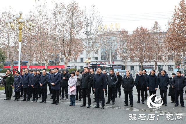 泌陽(yáng)縣舉行“送溫暖、獻(xiàn)愛心”活動(dòng)捐助儀式