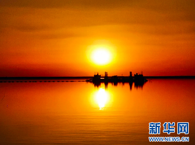 新疆若羌縣：嘆為觀止！羅布泊腹地“水上雅丹”夢幻綺麗
