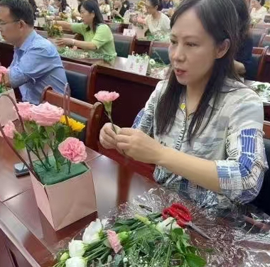駐馬店市政協(xié)機關(guān)舉辦2024年中秋趣味插花活動
