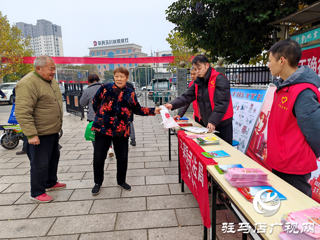 平輿縣舉行“12·4”國(guó)家憲法日暨“憲法宣傳周”集中宣傳活動(dòng)