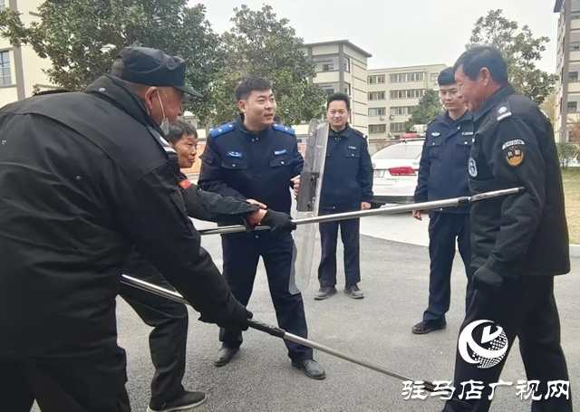 確山縣公安局朗陵派出所開展最小作戰(zhàn)單元培訓(xùn)演練