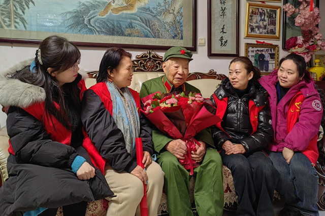 駐馬店廣播電視臺(tái)第二黨支部：黨員慰問抗戰(zhàn)老兵 共同緬懷革命英烈