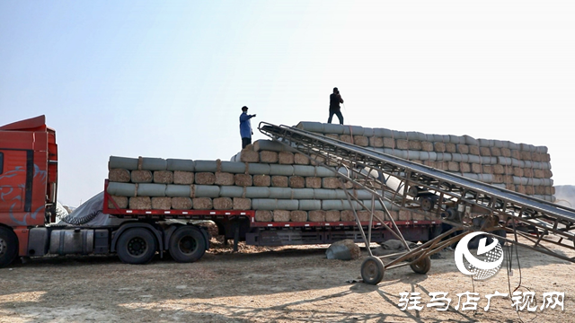 正陽(yáng)縣：秸稈“變廢為寶”  實(shí)現(xiàn)生態(tài)效益與經(jīng)濟(jì)效益雙豐收