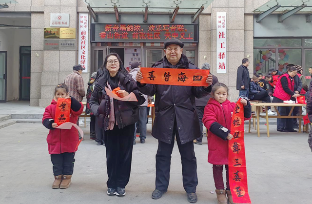 義寫(xiě)春聯(lián)暖人心 墨香四溢迎新春