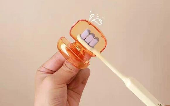 給牙刷戴上牙刷套更衛(wèi)生嗎?真相來了