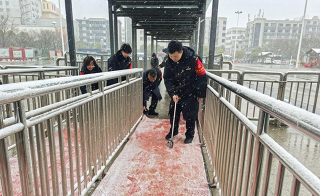 駐馬店車務(wù)段全力應(yīng)對(duì)雨雪天氣服務(wù)旅客出行