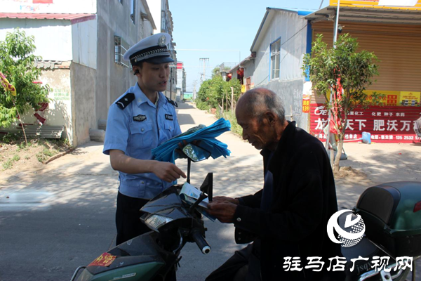 平輿縣公安局交警大隊(duì)強(qiáng)化宣傳引導(dǎo)、護(hù)航群眾平安出行  