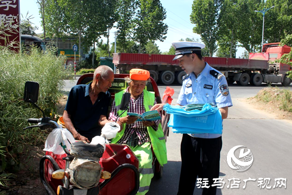 平輿縣公安局交警大隊(duì)強(qiáng)化宣傳引導(dǎo)、護(hù)航群眾平安出行  