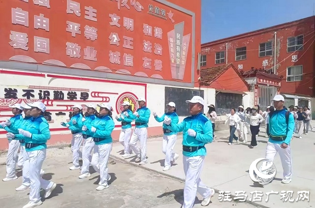  新蔡縣河塢鄉(xiāng)初級(jí)中學(xué)火熱開(kāi)展科學(xué)健步走活動(dòng)