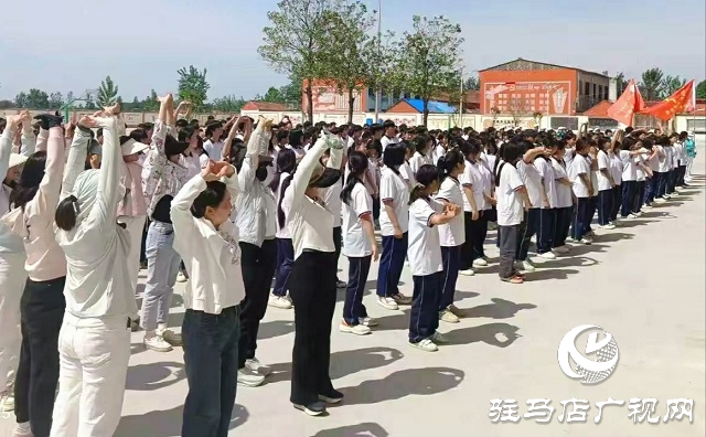  新蔡縣河塢鄉(xiāng)初級(jí)中學(xué)火熱開(kāi)展科學(xué)健步走活動(dòng)