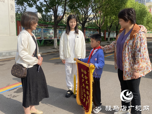 點贊拾金不昧好少年！姚明熙同學 好樣的！