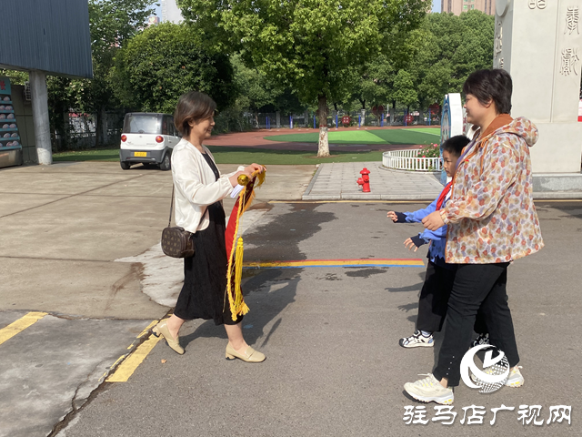點贊拾金不昧好少年！姚明熙同學 好樣的！