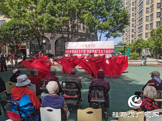 驛城區(qū)文化館“感恩母親節(jié)”慰問(wèn)演出走進(jìn)養(yǎng)老院
