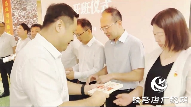 駐馬店聯(lián)通舉辦“強(qiáng)健體魄，健康生活”徒步拉練活動(dòng)