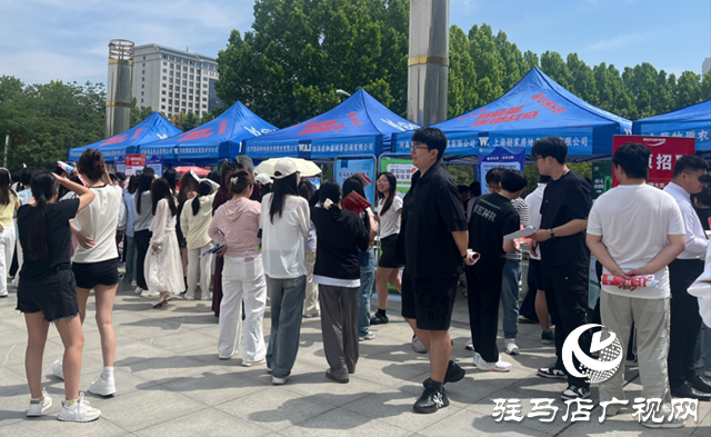 黃淮學(xué)院舉辦經(jīng)濟(jì)管理類畢業(yè)生專場(chǎng)招聘會(huì)