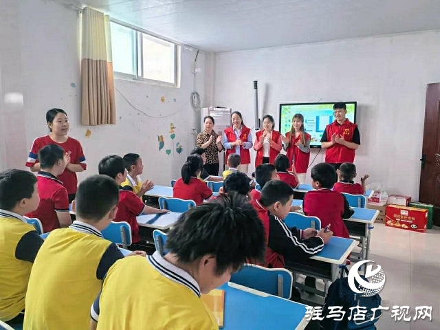 中共新蔡縣委黨校開展“牽起愛心之手，同看美麗風(fēng)景”愛心助殘志愿服務(wù)活動