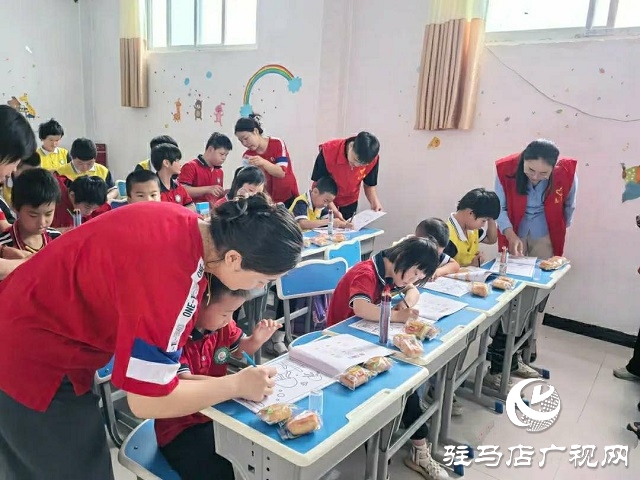 中共新蔡縣委黨校開展“牽起愛心之手，同看美麗風(fēng)景”愛心助殘志愿服務(wù)活動