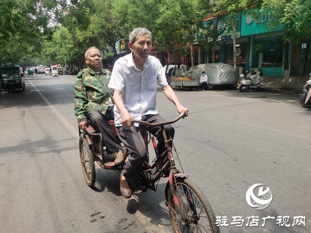 五十年守護(hù)患病兄長(zhǎng) 古稀老人王二軍演繹手足情深